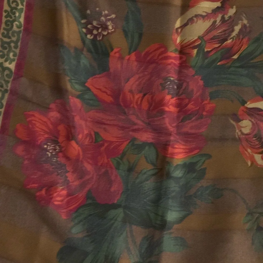 Berkshire Vintage Floral Square Scarf Red Rose Made in Italy 30x30‎ Polyester